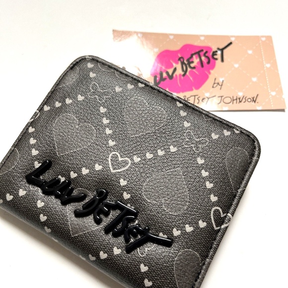 BETSEY JOHNSON Bifold Card Case Wallet Heart Love Print Black Gray Faux Leather - Picture 1 of 4
